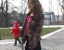 Russische fickgeile Schlampe rubbelt sich in der Öffentlichkeit die geile Fotze #3
