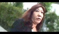 Die stark behaarte, japanische Großmutter Michiko Owaka zeigt ihr Talent (unzensiert) #2