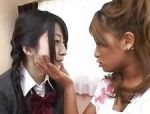 Japanische Mädchen sexy lesbische Kuss und machen jemand geil