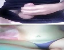 Una giovane ragazza in Chatroulette mostra tutto ed ha un orgasmo in diretta #1