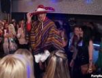 Amateure ficken zufrieden in der Disko #4