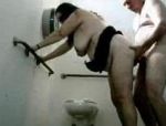 Dieser Typ fickt große Frau im Badezimmer #10