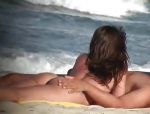 Video rubato su una spiaggia nudista #2