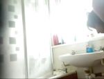 Una telecamera nascosta in un bagno indiano #1