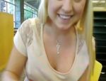 Blonde Amateurin fickt sich öffentlich #3