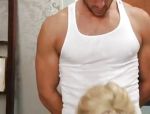Blonde MILF mit großen Titten schreit nach immer mehr Schwanz #11