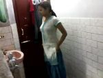 Teen indiana mostra il suo corpo nel bagno #16