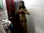 Teen indiana mostra il suo corpo nel bagno #7