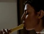 Schulmädchen masturbiert mit einer Flöte #3