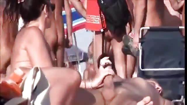 Sesso sulla spiaggia nudisti