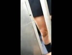 Un guardone ed una bella ragazza sul treno #1