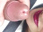 Spermapfütze auf der pinken Zunge eines Flittchens #11