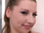 Amateurin mit großen natürlichen Titten beim Baden #3