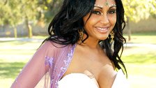 Priya Rai, hindu Braut, die hat eine erstaunliche Elastizität