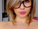 LaraMarilynSweet, das schöne Webcamluder mit der Brille, in Aktion #2