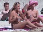 Deutsche Blondinen oben ohne am Strand #4