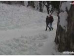 Josy Joy und Leonie Pur blasen im Schnee Schwänze #8