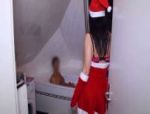 Santas Helferin wichst Schwanz ab #3