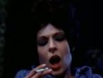Klassische Dolly Sharp kriegt ihre Muschi geleckt, während sie raucht