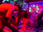 Orgie mit sexgeilen Mädels in einer Disko #12