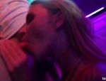 Orgie mit sexgeilen Mädels in einer Disko #8