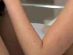 Brünette junge Lesben Mädchen haben im Bett Spass in Porno für Frauen #5