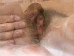 Haarige Muschi fickt in der Badewanne #4