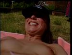 Unter der Sonne liegt Solo Luder in deutschem Porno beim Masturbieren #12