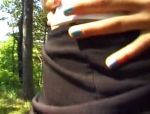 Deutsches Luder masturbiert im Wald #8