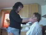 Reife Frau lässt sich bei MMV Films von geilem Kerl in der Küche ficken #2