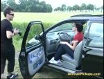 Una bella moretta tedesca sale in auto e fa sesso all'aperto #7