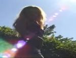 Scharfe Blondine masturbiert im Garten #2