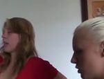 Junge deutsche Blondine strippt vor ihrer Freundin #13