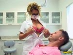 Zahnarzt fickt Schlampe in der Praxis #1