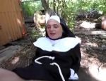Scharfe Nonne im Wald gefickt #18