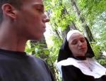 Scharfe Nonne im Wald gefickt #3