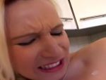 BDSM mit Peitsche und heissem Wachs für blonde Sklavin in deutschem Porno #9