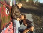 Deutsches Luder bläst einem Voyeur einen #17