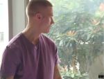 Brünette mit kleinen Titten Jade lässt sich von Blaze ins Gesicht spritzen #2