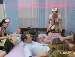 Krankenschwester bei einer deutschen Orgie mit Sperma bedeckt #4