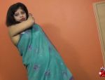 Mollige indische Amateurin mit echten dicken Titten Sonia beim Fingern #13