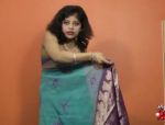 Mollige indische Amateurin mit echten dicken Titten Sonia beim Fingern #3