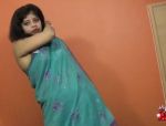 Mollige indische Amateurin mit echten dicken Titten Sonia beim Fingern #5