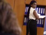 Ebony Teenager Sekretärin in einem deutschen Büro vom Chef gefickt #2