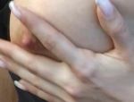 Sexy Blondine masturbiert im Garten #2