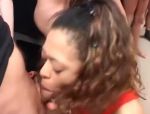 Geile Ebony Brünette lässt sich bei einem Gangbang in den Arsch ficken #3