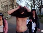 Deutsche Exhibitionistin Wild Vicky in einem Bulli Doggy Style gefickt #5