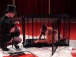 Deutsche SM-Lesben Leah Obscure, Alissa Noir lecken sich im Zirkus #4