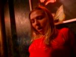 Public Sex in der Disco, Blondine in deutschem Porno mit Ladung im Gesicht #8