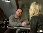 Beim Hardcore Casting bekommt blonde Christina in HD Video eine Po Ladung #2